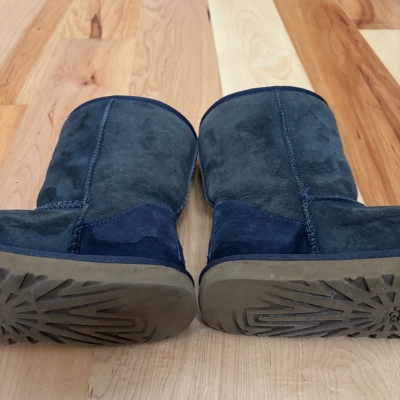 UGG Classic Short Sheepskin Shearling Boot in Two Toned Eve Blue - Picture 16 of 16